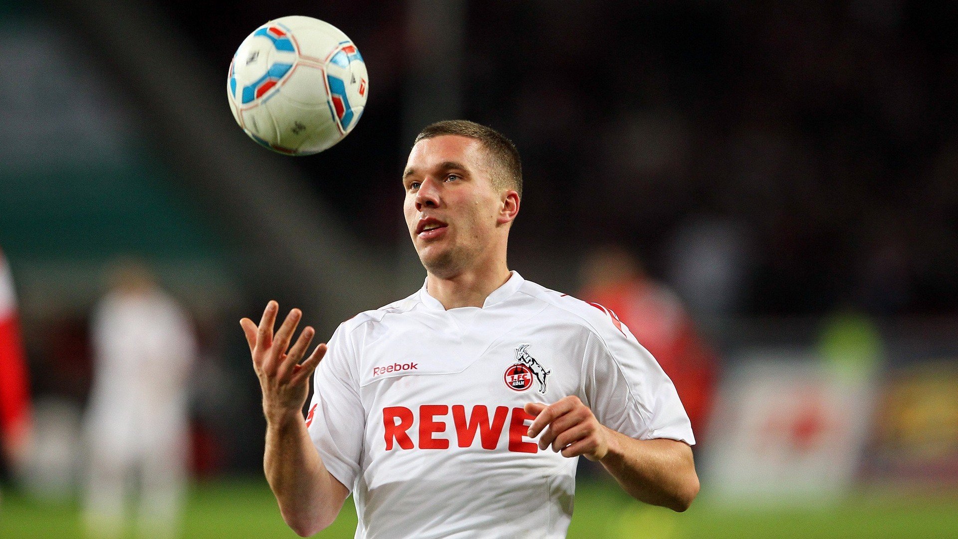 开云入口-塞内加尔球员用“踢雪仗”热身,观众直呼太欢乐,塞内加尔摔跤场谁建的